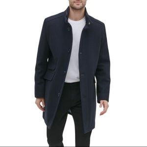 Men’s single breasted pea coat.